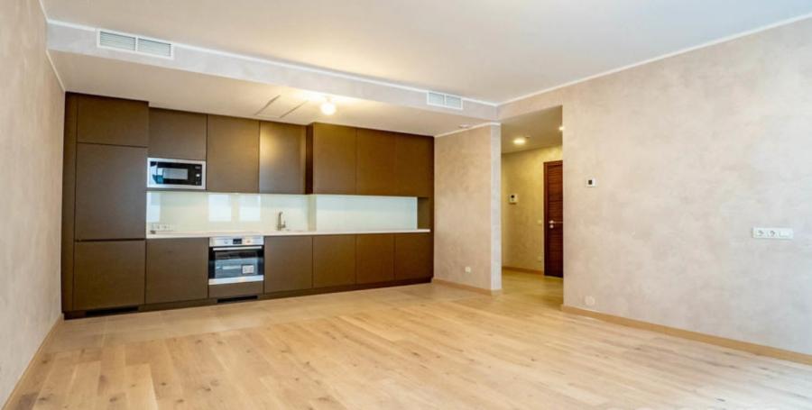 We offer for sale a 1-bedroom apartment in a new project located in the Embassy quarter of the historical center of Riga. 