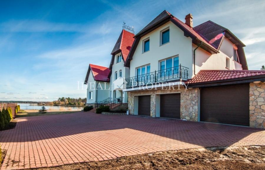 Luxury house with stunning views of the lake in Baltezers.