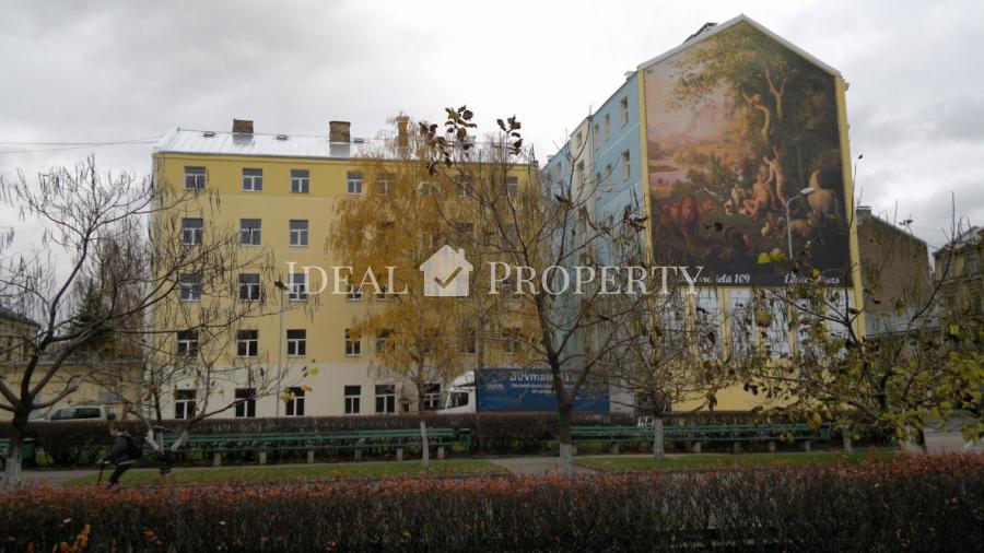 Продаем два домовладение в центре города.