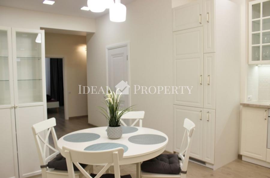 Sunny 3-bedroom apartment in the city center. 