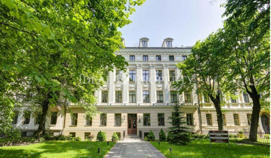 Apartment with 2 bedrooms in a front building in Riga silent centre, embassy district. 