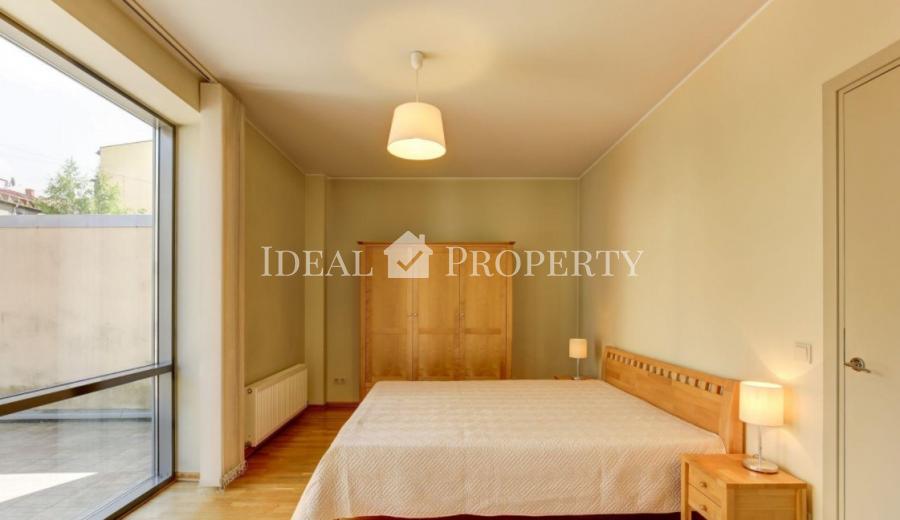 Apartment with 2 bedrooms in a front building in Riga silent centre, embassy district. 