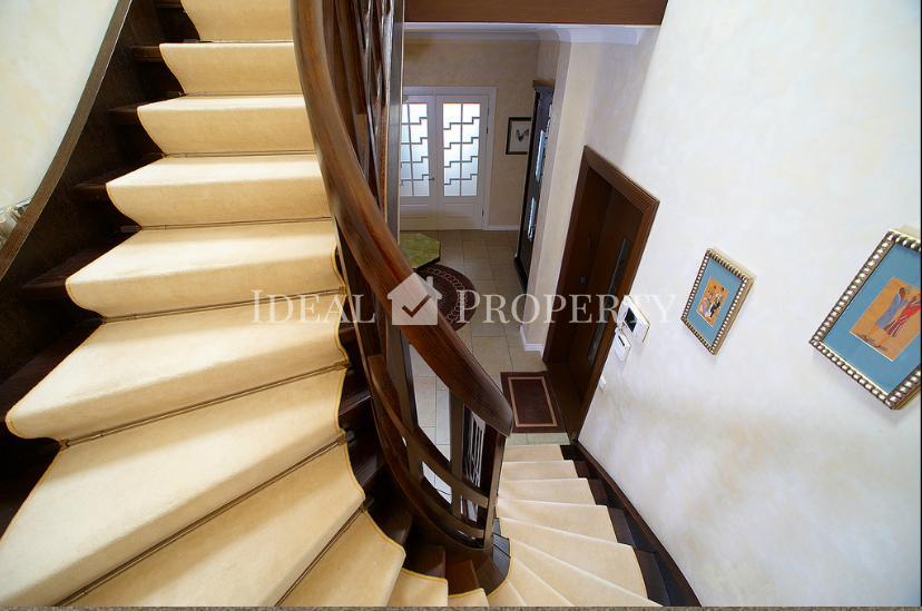 Продается прекрасная вила в Межапарке на ул. Стендера. 