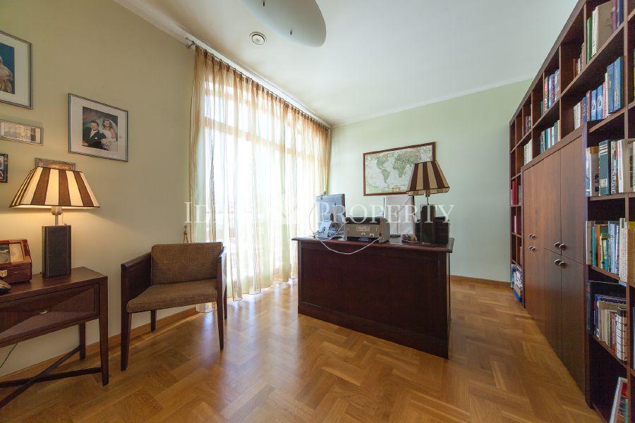 You have a chance to buy an elegant and fully equipped private house in Mežapark.