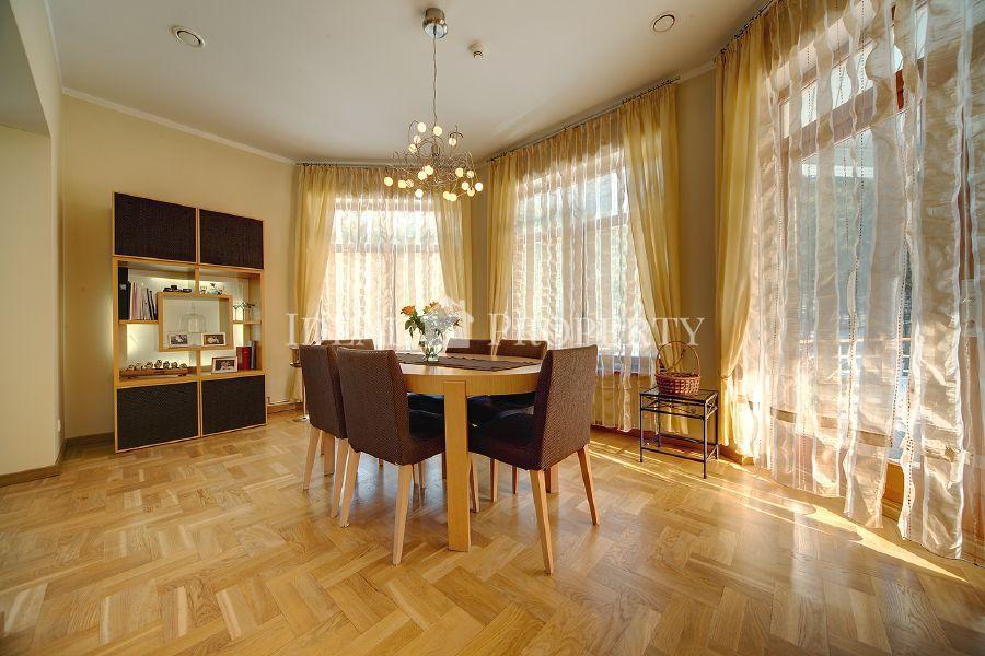 You have a chance to buy an elegant and fully equipped private house in Mežapark.