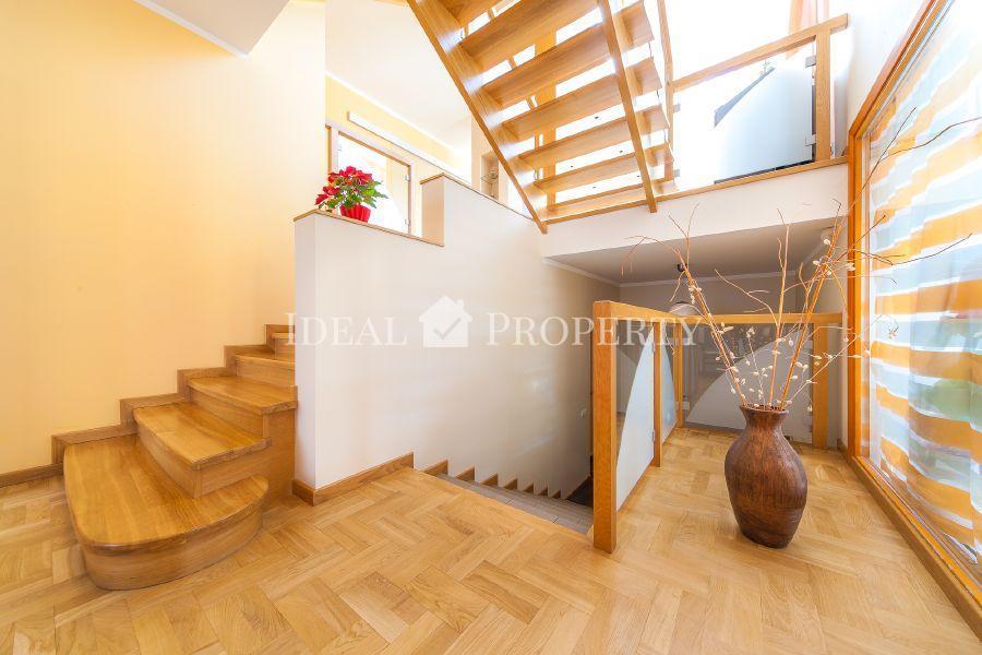 You have a chance to buy an elegant and fully equipped private house in Mežapark.