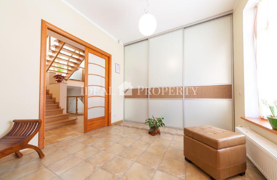 You have a chance to buy an elegant and fully equipped private house in Mežapark.