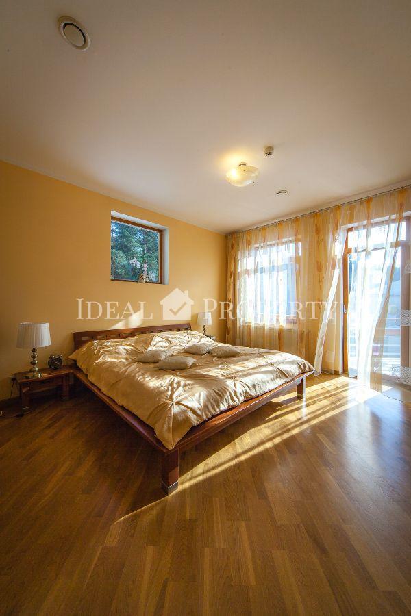 You have a chance to buy an elegant and fully equipped private house in Mežapark.