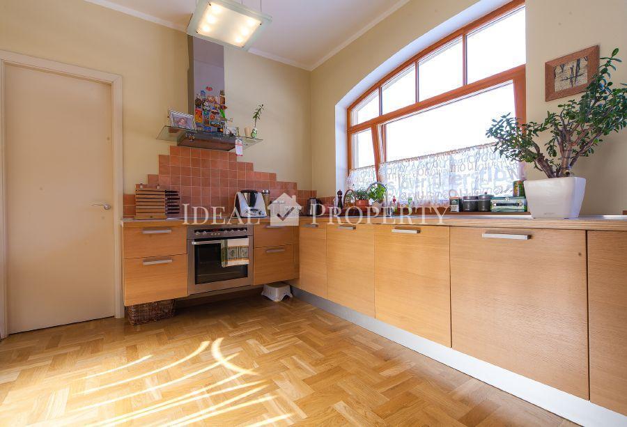 You have a chance to buy an elegant and fully equipped private house in Mežapark.