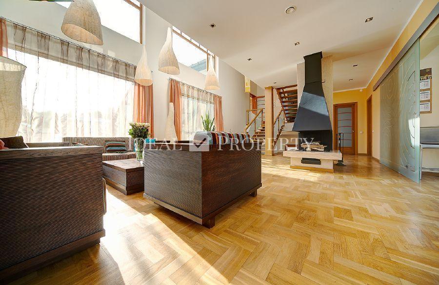 You have a chance to buy an elegant and fully equipped private house in Mežapark.