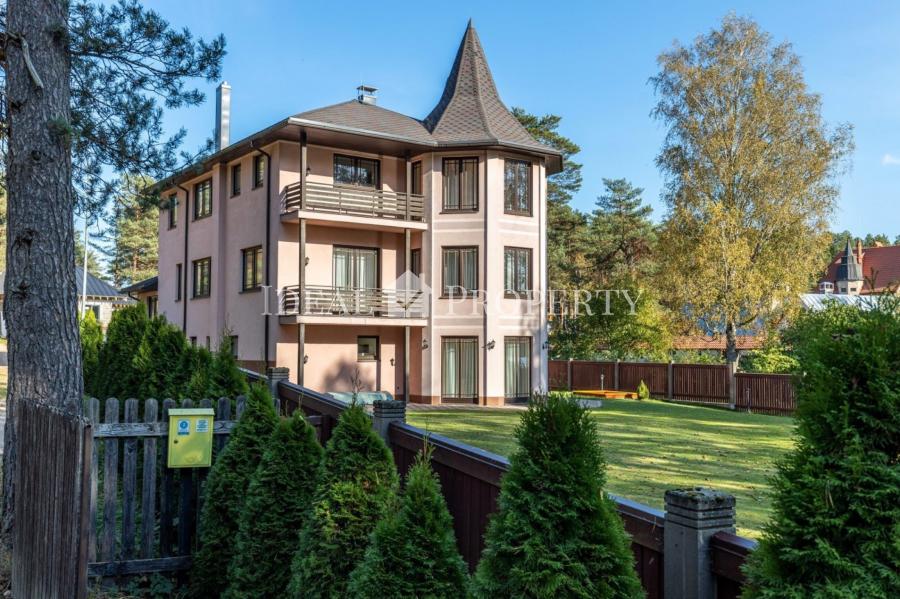 Частный дом на берегу озера Лангстини (первая линия). 