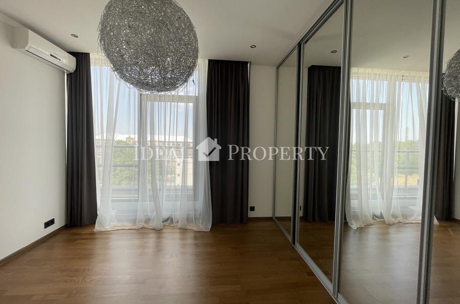 Beautiful and bright apartment in the new exclusive building in the center of Riga.