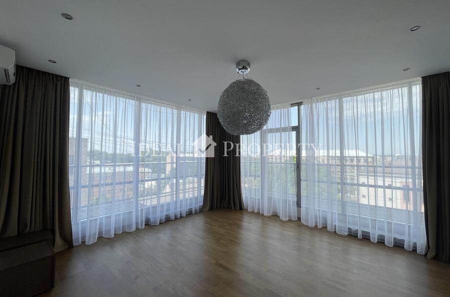 Beautiful and bright apartment in the new exclusive building in the center of Riga.