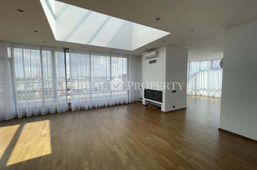 Beautiful and bright apartment in the new exclusive building in the center of Riga.