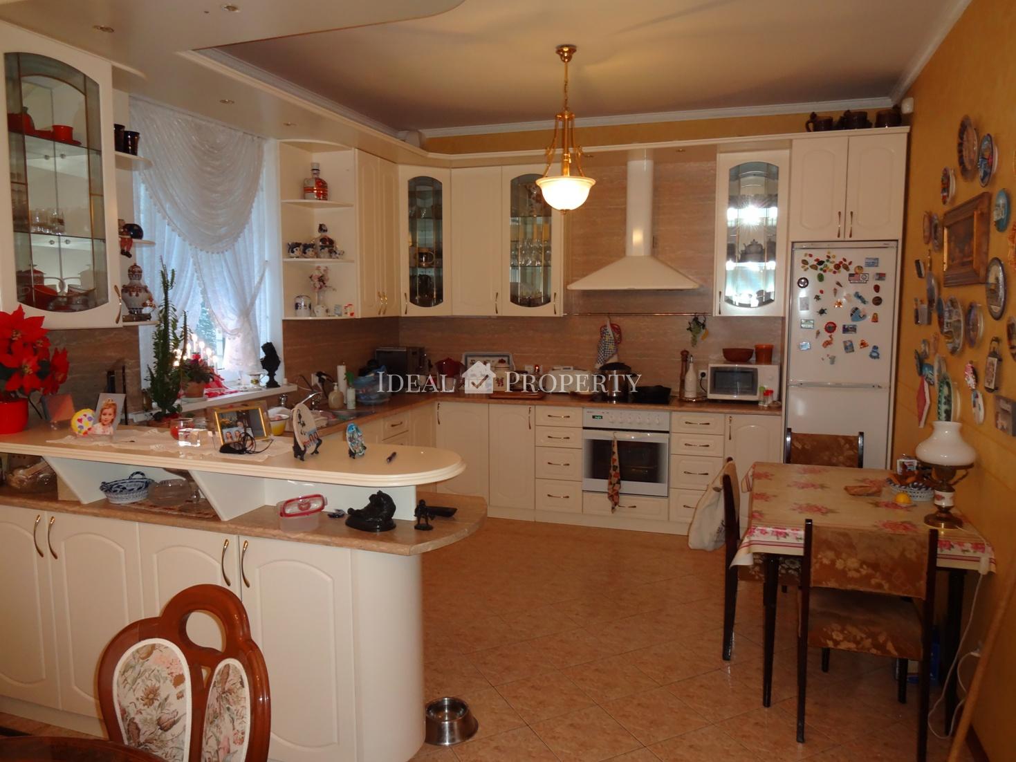 A luxury spacoius detached family house in Mezhapark...