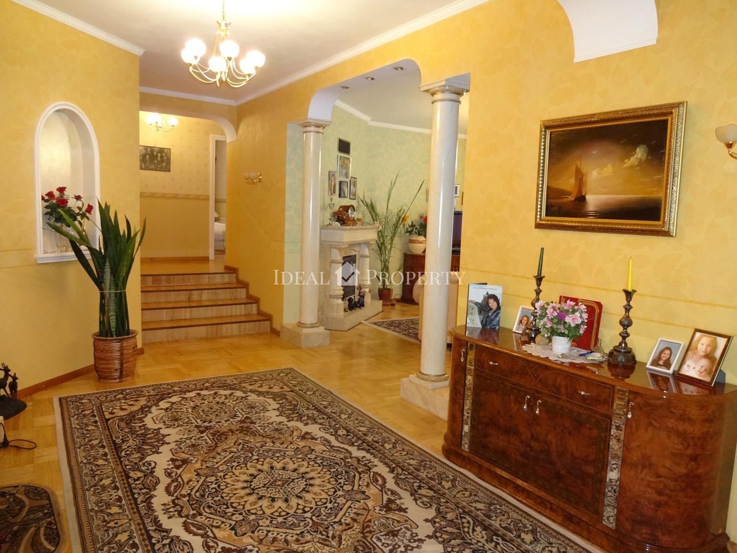 A luxury spacoius detached family house in Mezhapark...