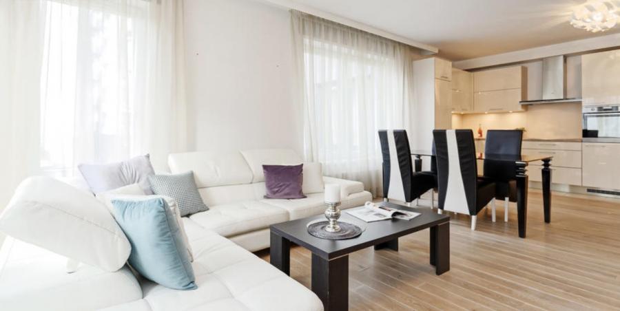 Bright, modern and fully equipped 4 room apartment in new project in the heart of Riga. 