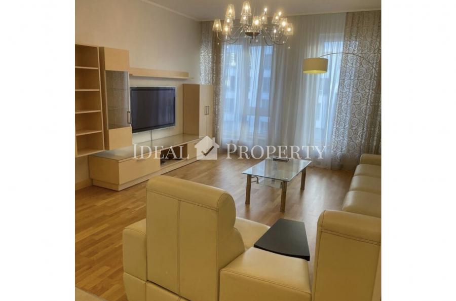 For sale 2-bedroom apartment  is situated in the cozy quiet part of Quite Center.