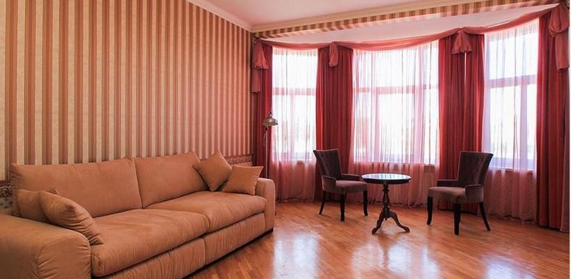 For rent 3-room apartment in an Art Nouveau renovated building in the Quite Centre.