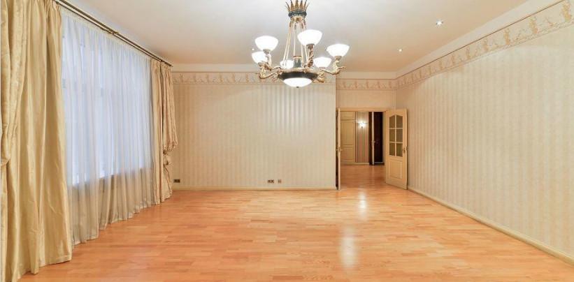 We offer а spacious apartment in the quiet center of Riga for rent. 