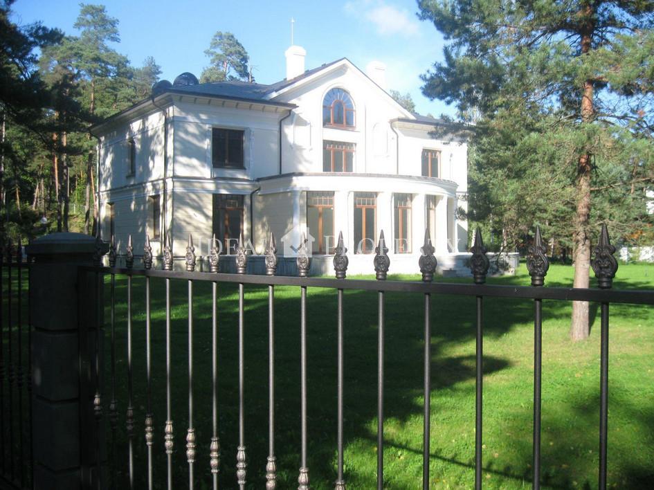 Villa in Jurmala on the coast (Asari) was built in the Art Nouveau style..