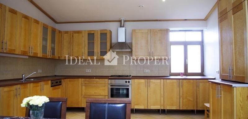 Bright and spacious apartment right in the heart of Riga.