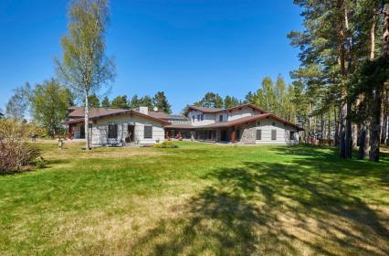 Exclusive, respectable mansion with a swimming pool on the banks of the Lielupe River in Priedain. Property. Riga. Jurmala. Latvia.