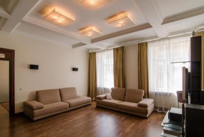 Просторная 6-комнатная квартира в тихом центре Риги. 