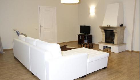 В тихом центре Риги, в посольском районе, продаётся 4x комнатная квартира. Купить недвижимость. Рига. Юрмала. Латвия.