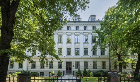 На продажу квартира в реконструированном Kalpaka Park Residence. Купить недвижимость. Рига. Юрмала. Латвия.