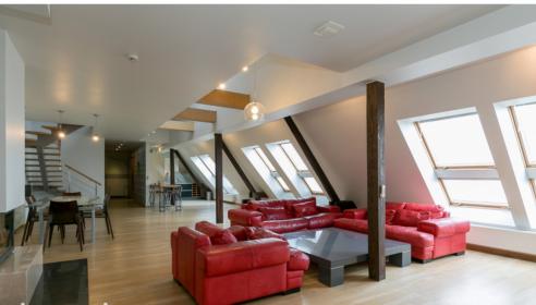 We offer to rent a spacious apartment in the quiet center of Riga, on the Alunana street - in the exclusive embassy area.