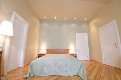 Ilgtermiņa īrei piedāvājam 4 istabu dzīvokli vēstniecību rajonā Vilandes iela. Ipašuma. Rīga. Jūrmala. Latvija.