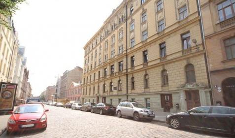 Коммерческое помещение в реновированном здании в  Ригe